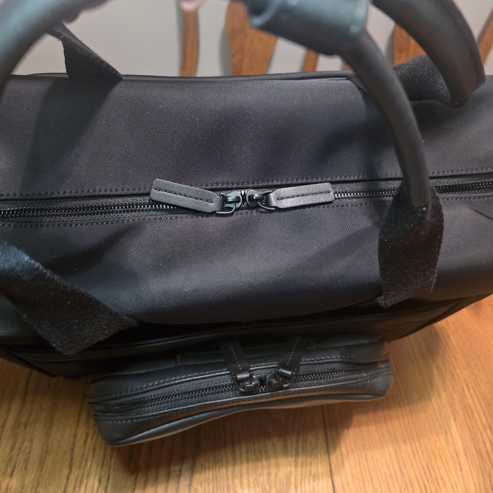 Monos Metro Duffel Black Vegan Leather Travel Bag Quicksnap Water Reaistant - Picture 6 of 16